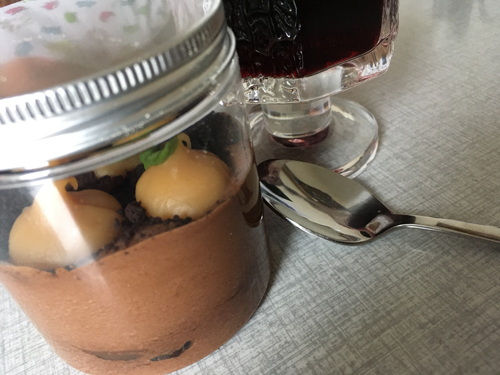 Mörk chokladmousse i burk krispaket 3 Klostergatan 5