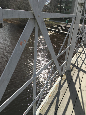 Bro med staket över Fyrisån