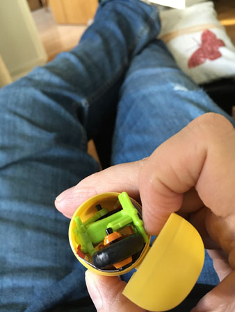 Kinderegg med smådelar 2