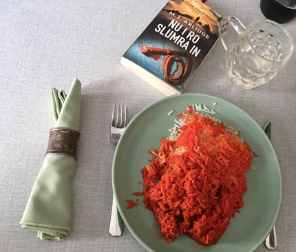 Chicken tikka masala från Sherlocks och boken Nu i ro slumra in
