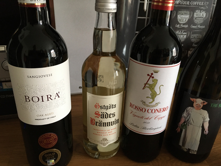 Två röda viner Östgöta sädes samt The Butcher vitt vin