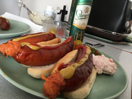 Kalkonknakare med bröd och tillbehör