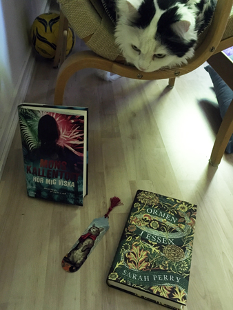 Citrus med böckerna Hör mig viska och Ormen i Essex