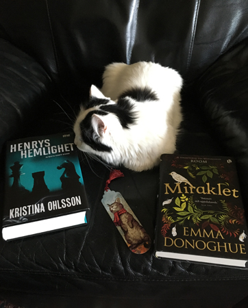 Citrus med böckerna Henrys hemlighet och Miraklet