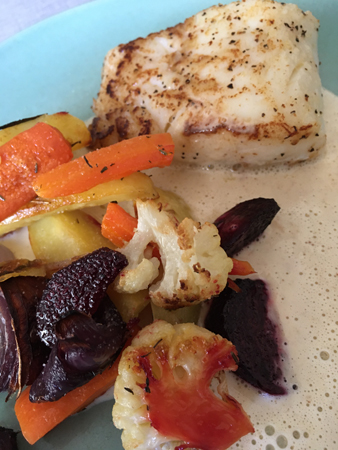 Torskrygg med vitvinssås och ugnsgrillade rotfrukter