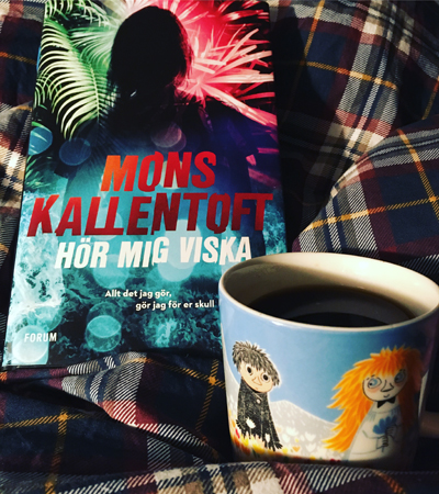 Boken Hör mig viska och kaffe på sängen i Toffle och Wifflemugg