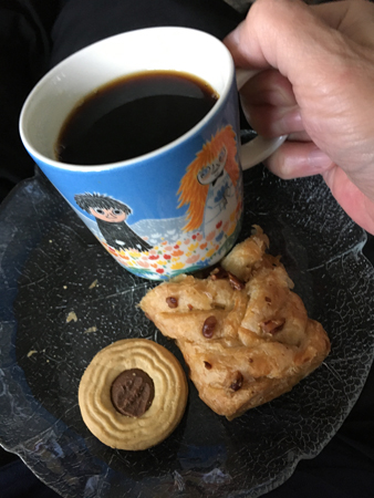 Kvällsfika med halvt pecanwienerbröd och Ballerinakex