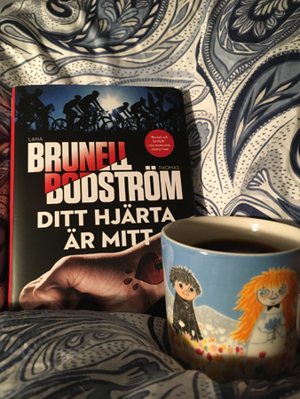Boken Ditt hjärta är mitt och kaffe på sängen