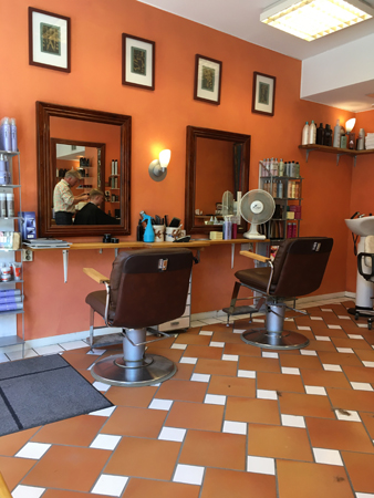 E hos frisören Igor Domefrisörerna