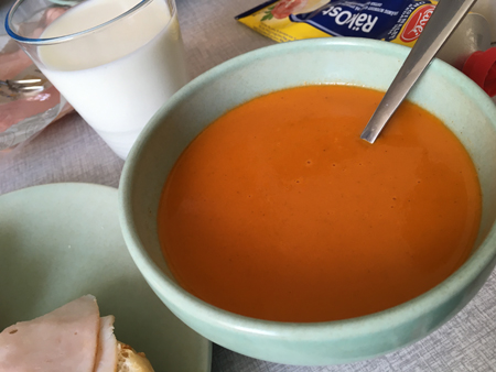 Tomatsoppa och mjölk