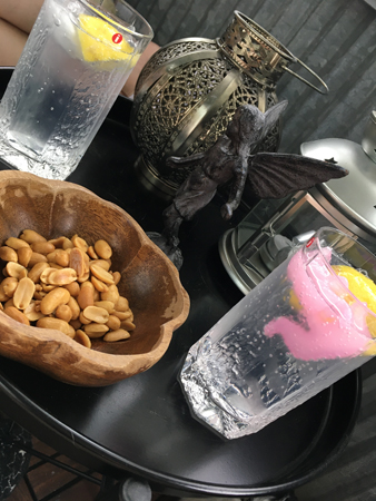 GT och nötter på balkongen