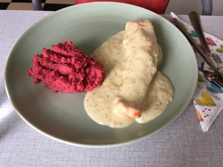 Lax citronsås röra med rödbetor och kål