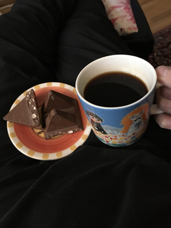 Tre Tobleronetoppar och kaffe