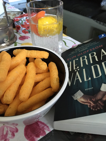 GT ostbågar och boken Herravälde