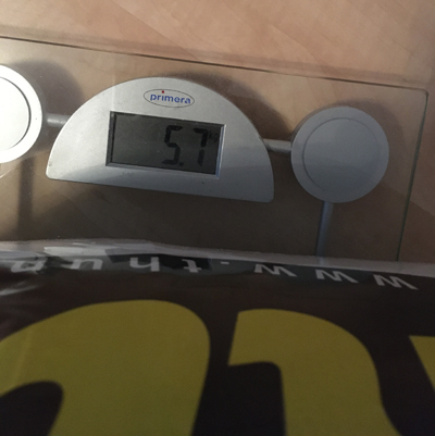 Påsen väger 5 komma 7 kilo