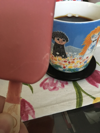 Magnum Ruby utan papper och kaffemugg