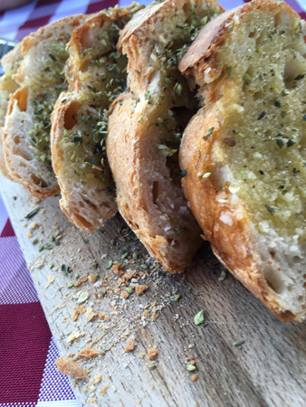 Grovt vitlöksbröd