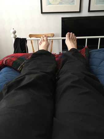 Raklång på sängen hemma