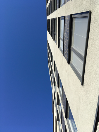 Blå himmel på Klostergatan