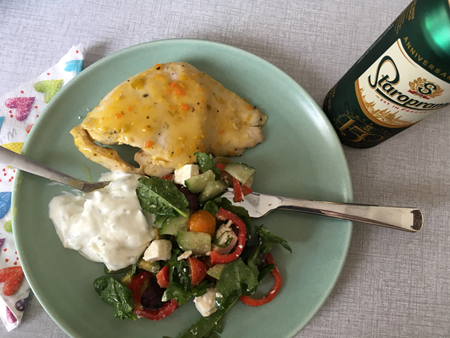 Kyckling sallad tzatziki och Staropramen