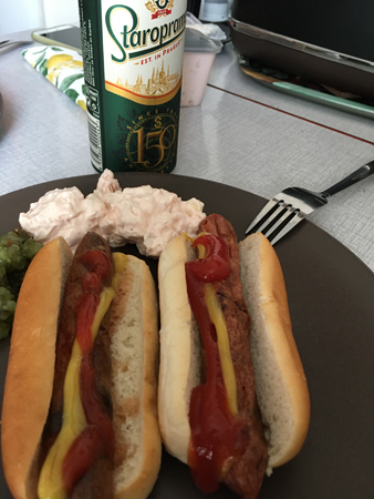 Korv med bröd och öl