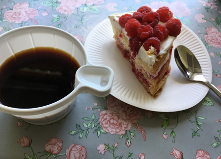 Kaffe och hallontårta