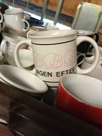 Dagen eftermugg med rosa elefanter