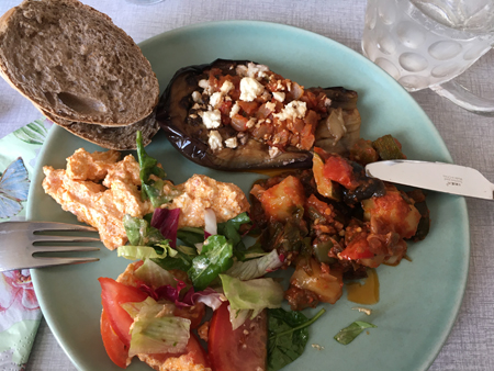 Grekisk middag från två matlådor Myrtos