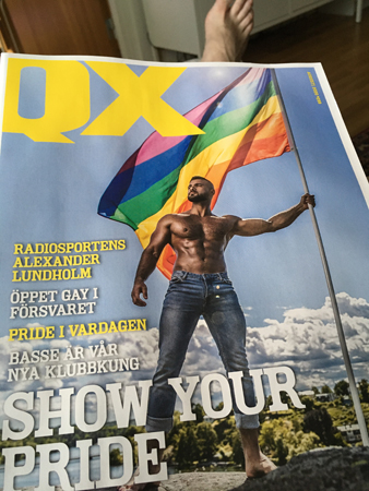 Tidningen QX och min fot Tidningen QX och min fot