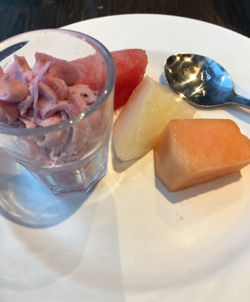 Blåbärsmousse och tre sorters melon