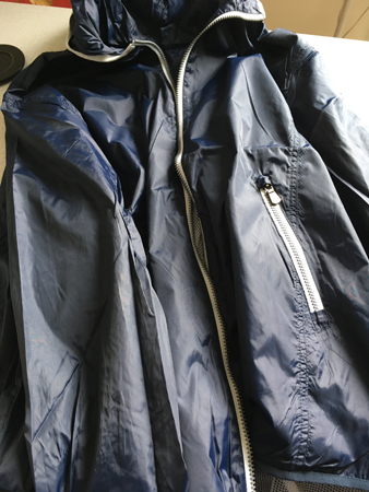 Blå vindjacka julklapp från arbetsgivaren 2019