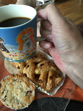 Kaffe med pecanwienerbröd och toscamazarin