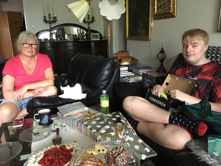 Mor och son E 18 år