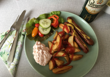 Kycklingkorv och potatisklyftor