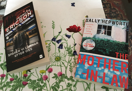 Böckerna Spåren vi lämnar efter oss och The Mother-in-Law