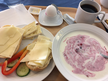 Hotellfrukost 11 aug 2020