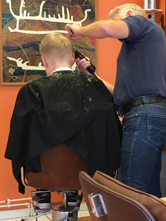 E härligt nyrakad i nacken