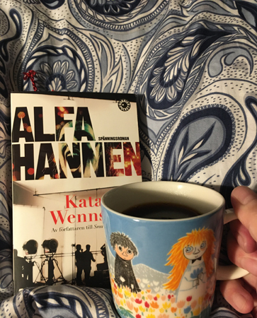 Alfahannen och kaffe på sängen