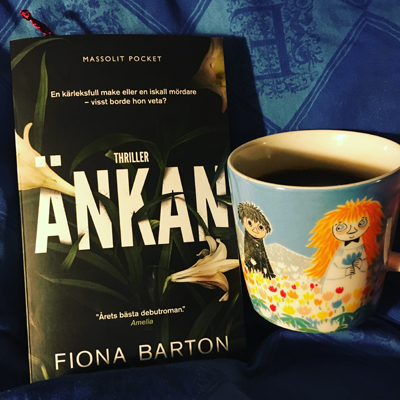 Änkan och kaffe på sängen