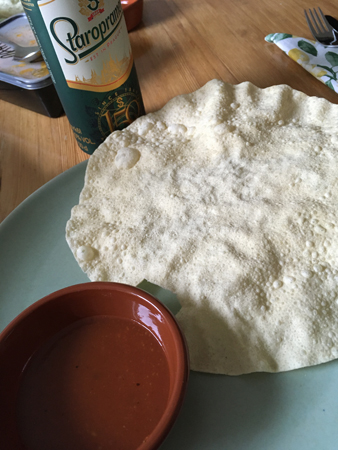 Staropramen papadum och chutney