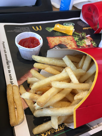 Strips på McD i Köping