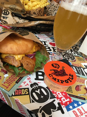 Kentucky burger med pommes och pale ale Bastard burgers