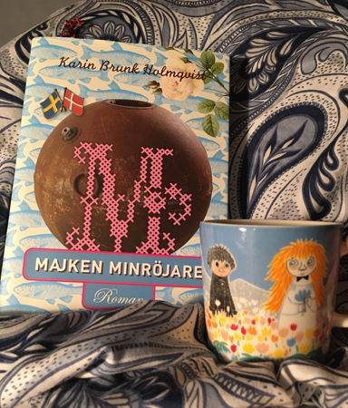 Boken Majken Minröjare och kaffe på sängen