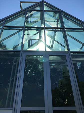 Tropiska växthuset från utsidan