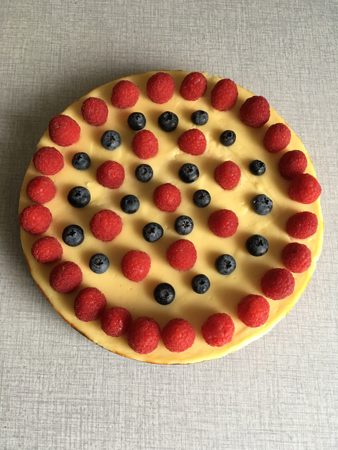 Annas cheesecake med blåbär och hallon