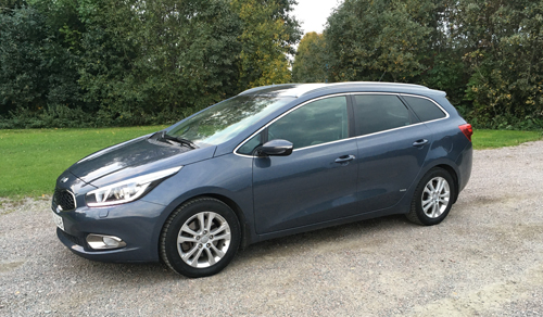 Nya bilen från sidan i Ulva