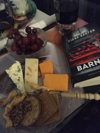 Ost kex vin druvor och boken Barnet