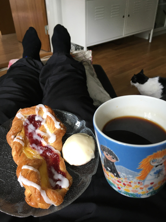Gofika med wienerbröd citronbiskvi kaffe och Mini