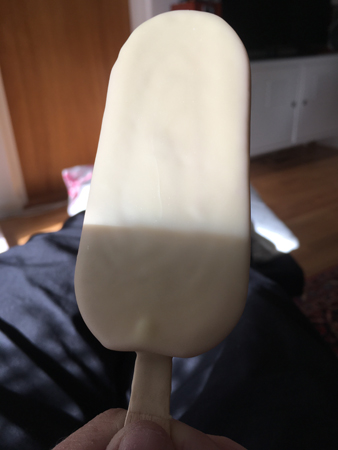 Magnum Strawberry white glass