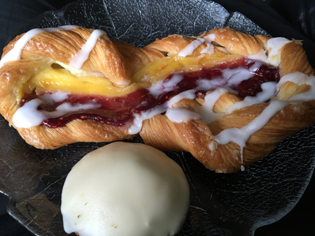 Wienerbröd och citronbiskvi